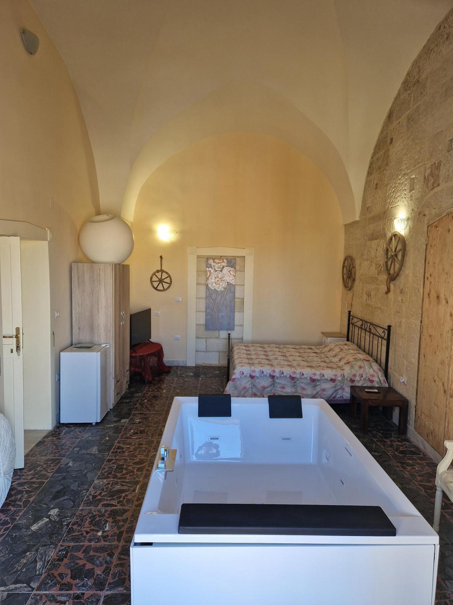 Palazzo Costantini Bed & Breakfast San Donato di Lecce Ngoại thất bức ảnh